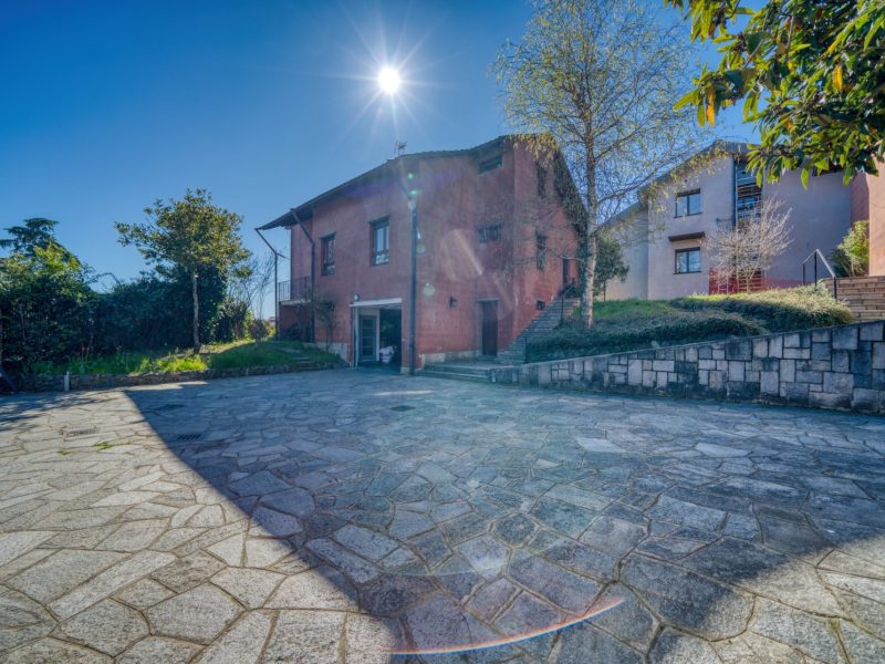 VILLA CON GIARDINO PRIVATO A CHIERI