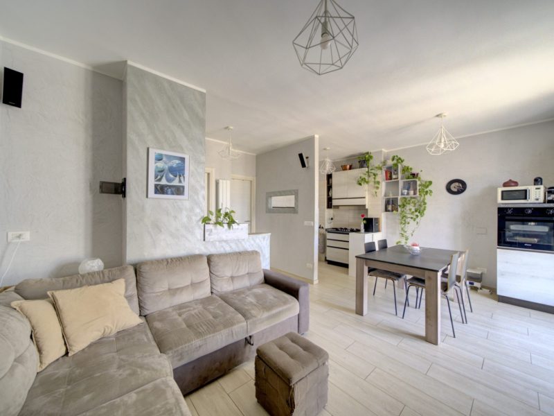 BILOCALE RISTRUTTURATO CON TERRAZZO
